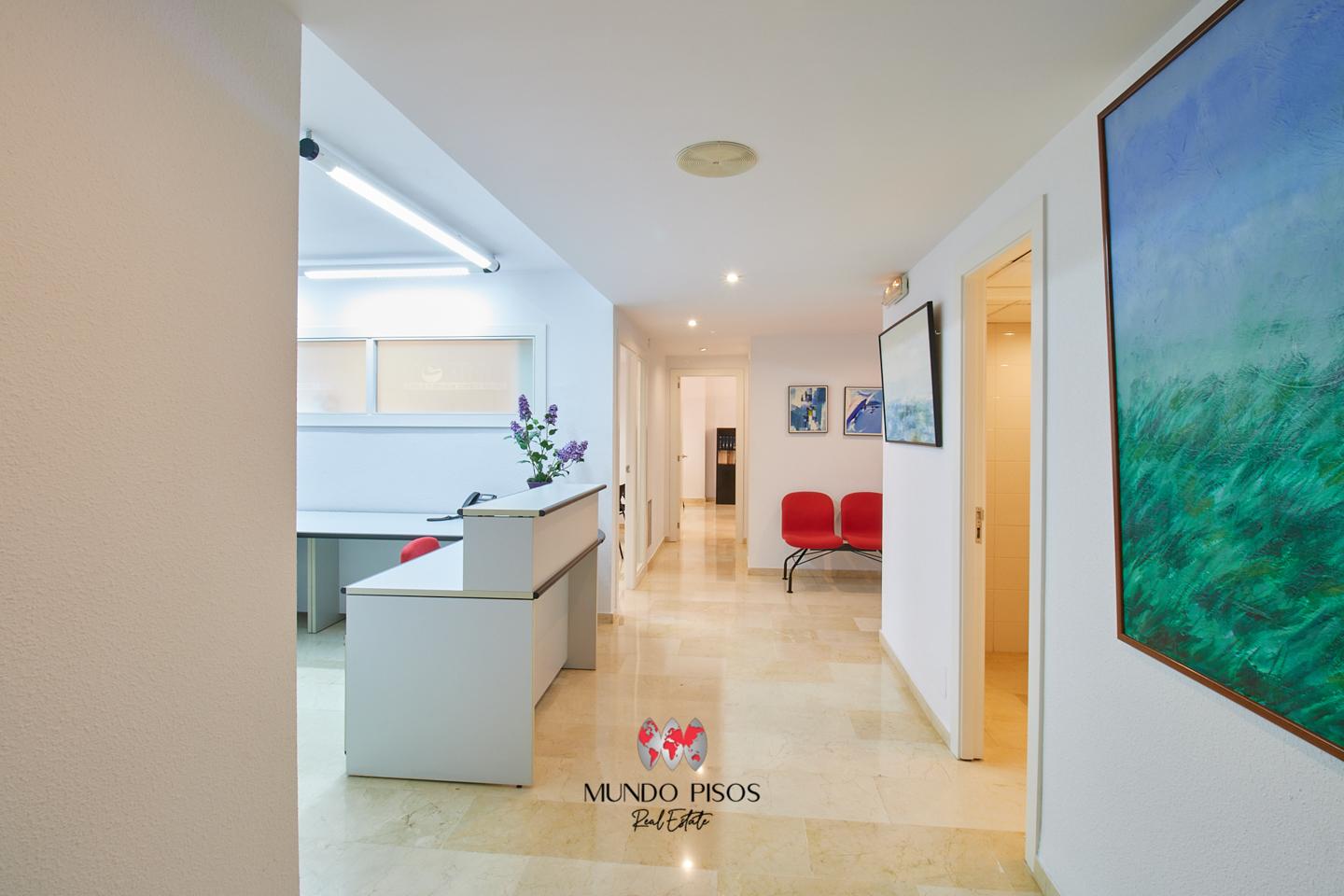 Opportunity! Office for rent with parking in the Bons Aires area, Palma de Mallorca, Balearic Islands.
