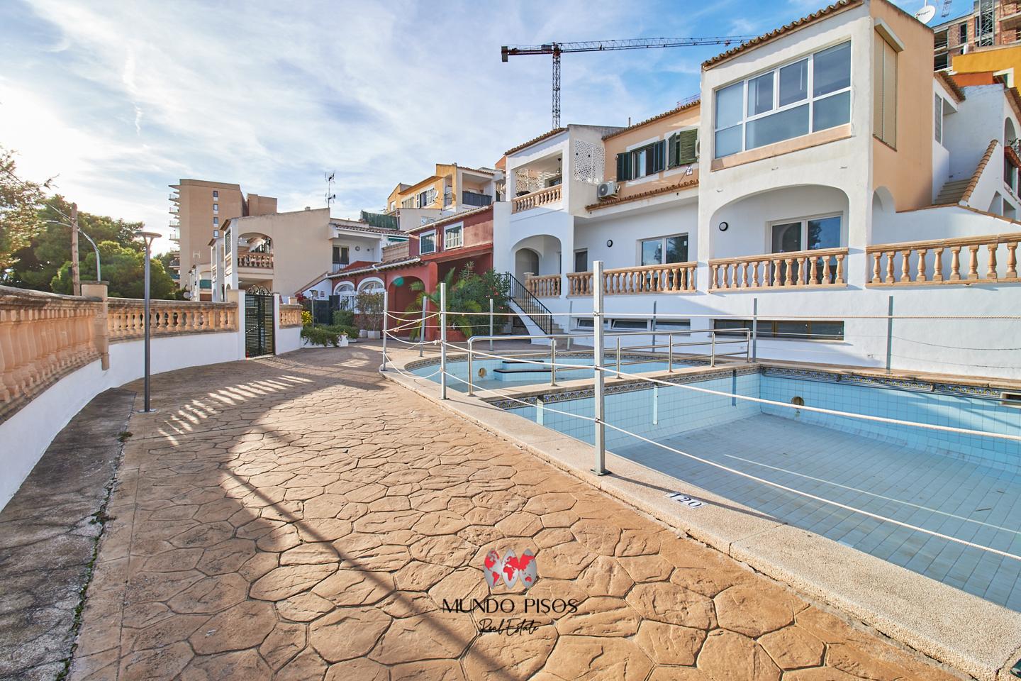 Apartment with Communal pool in Santa Ponsa, Calvià, Balearic Islands.