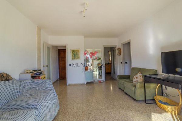 Luminous 4th floor flat without lift with completely open and partial sea views in Palma de Mallorca, Illes Balears.