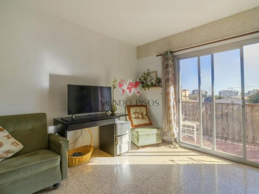 Luminous 4th floor flat without lift with completely open and partial sea views in Palma de Mallorca, Illes Balears.