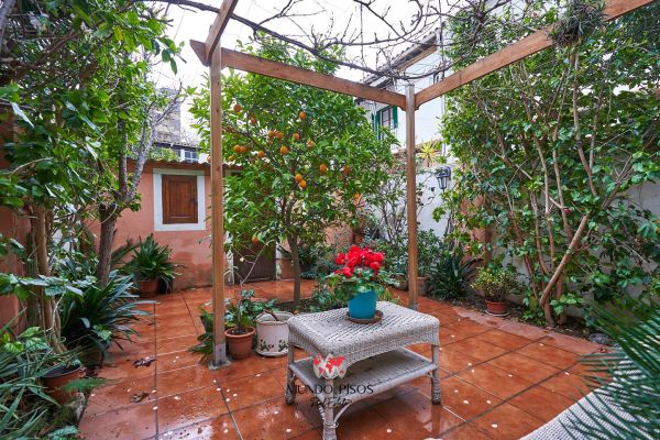 First-floor apartment with private garden in the Pere Garau area, Palma de Mallorca, Balearic Islands.