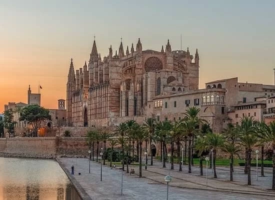 Vivir en el centro histórico de Palma: encanto y desafíos